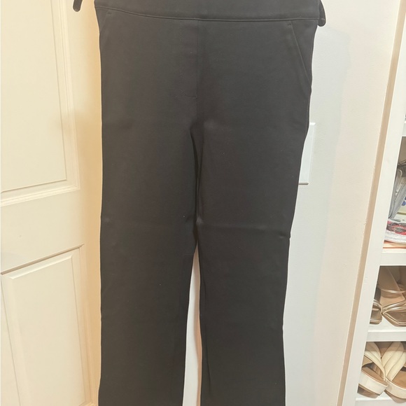 SPANXsmooth™ PerfectFit
Ponte Kick Flare Pant, Med excellent condition-worn once - Picture 5 of 8